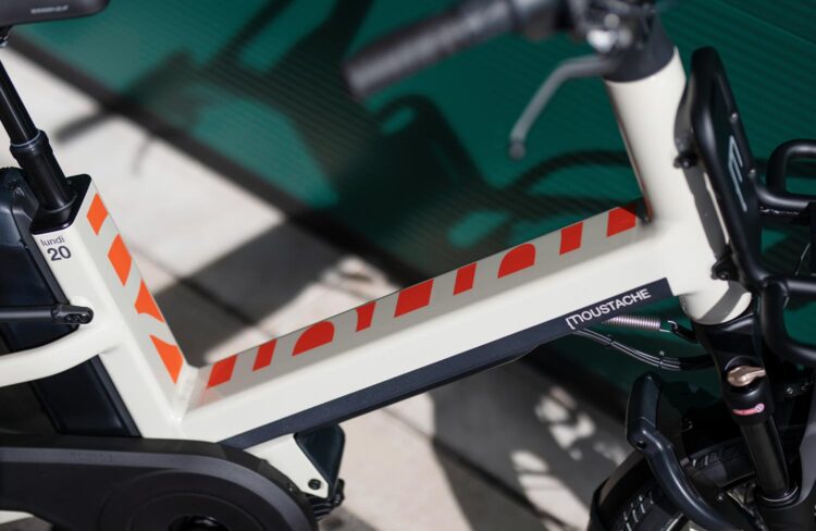 moustache lundi cargo 20 2025 lastenrad cargobike decals