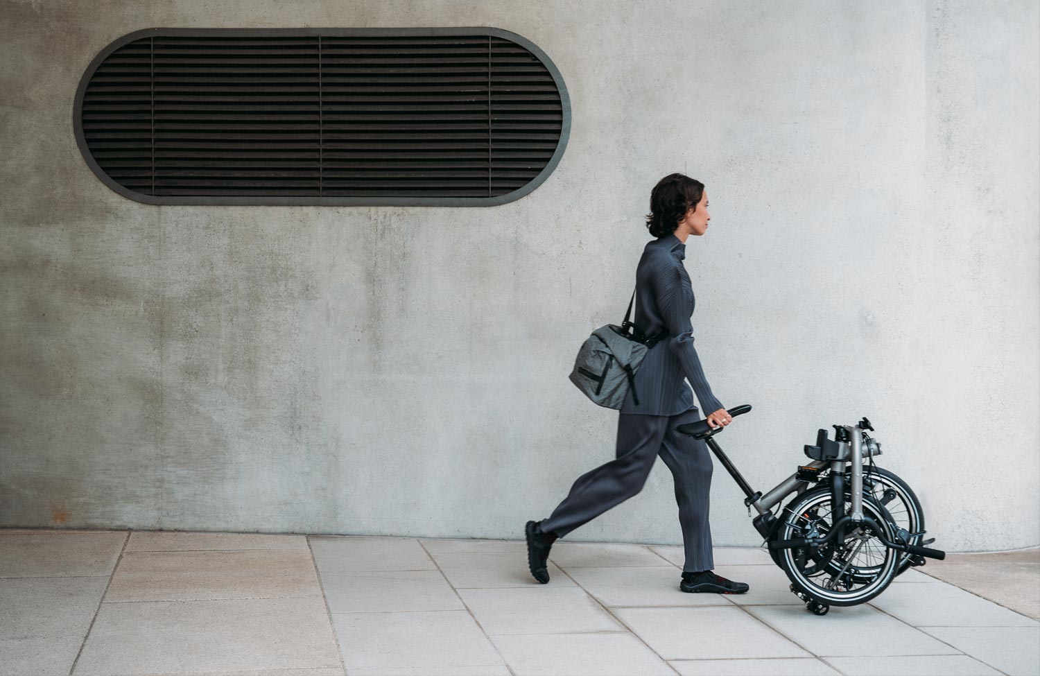 brompton electric line 2025 e motiq e bike roller