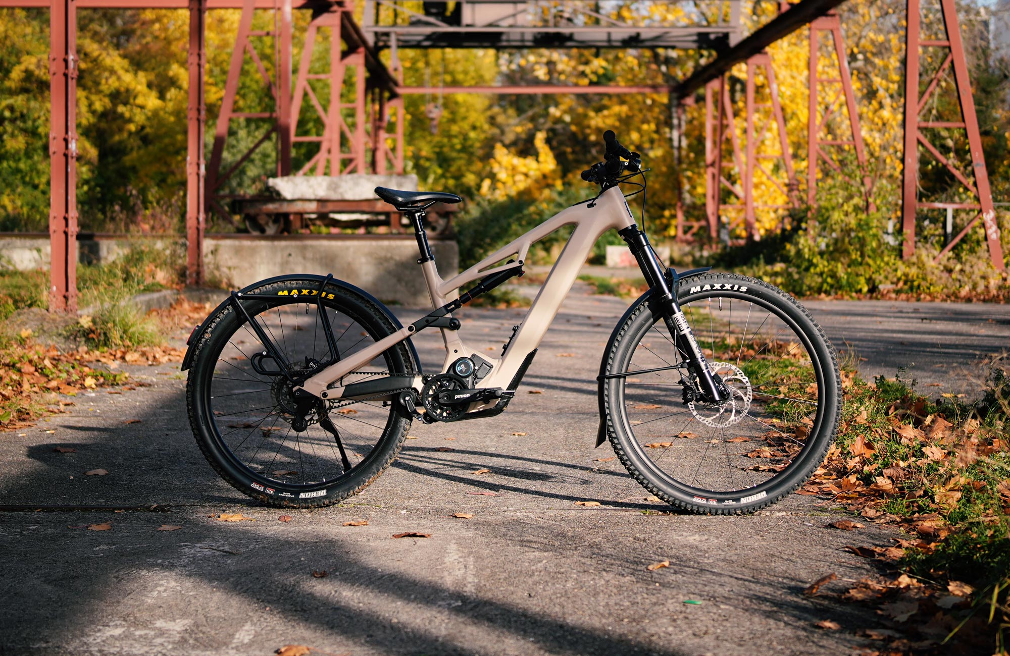 moustache clutch suv test review header