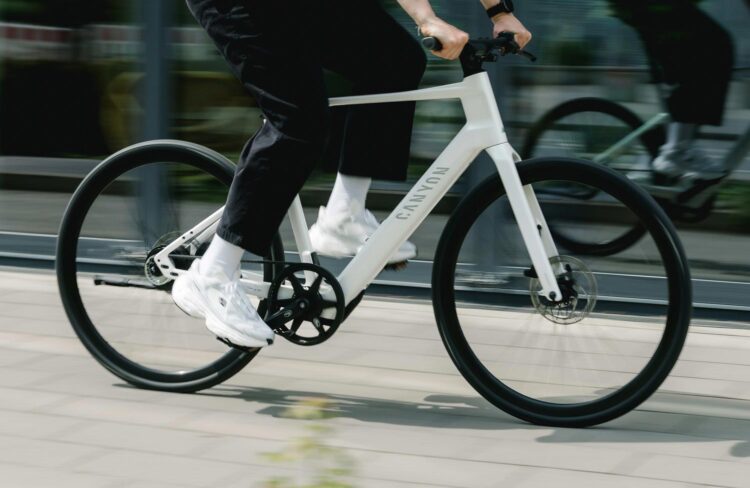 canyon roadlite on cf lightweight urban e bike bosch hub line