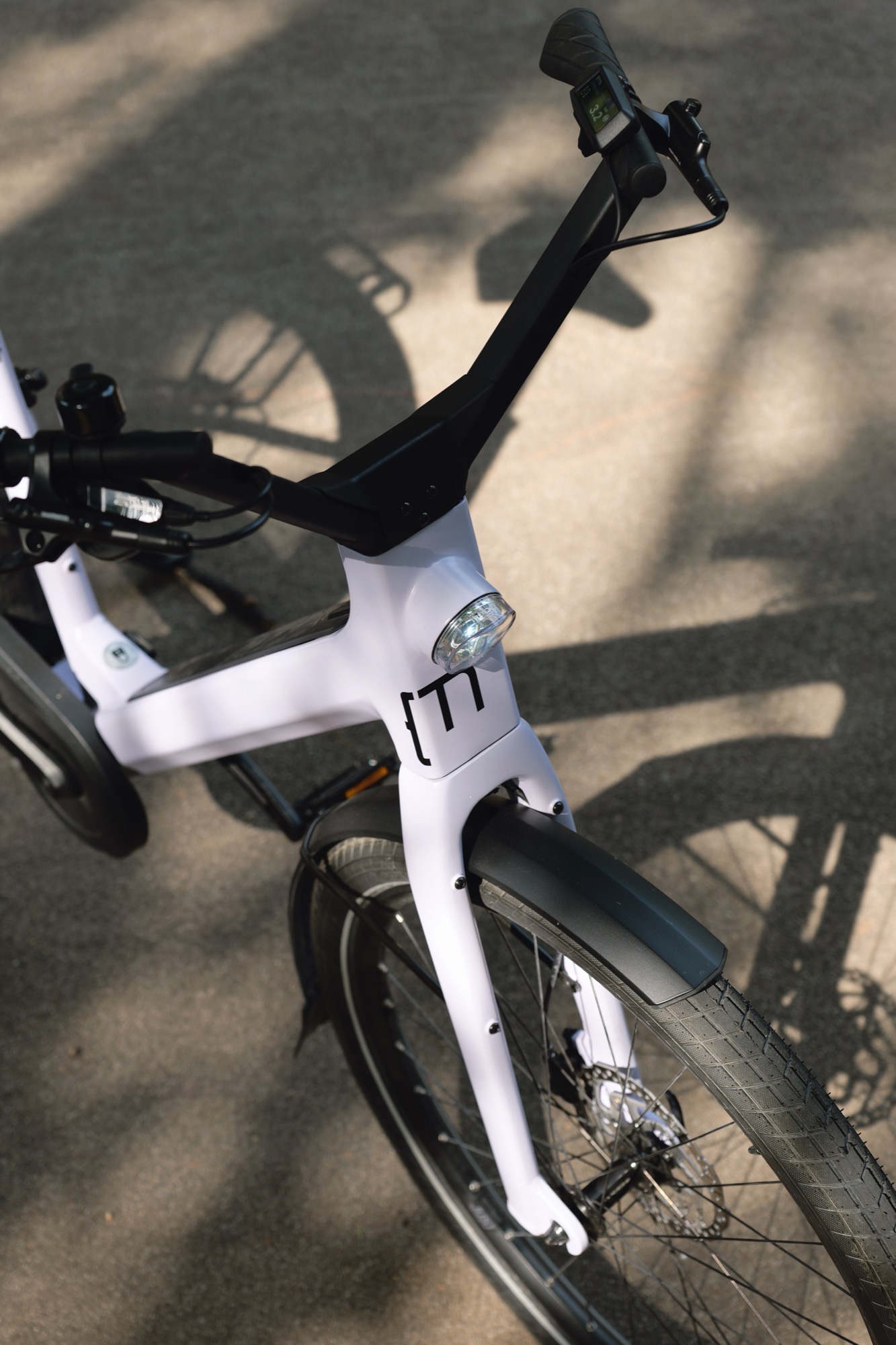 moustache lundi 27 test review design front
